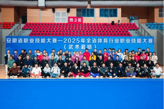 游泳救生技能人才大练兵 安…
